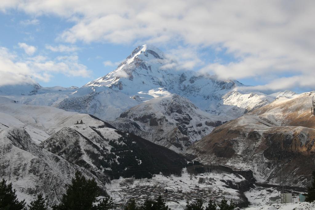 Hq Of Nove Sujashvili Kazbegi Esterno foto